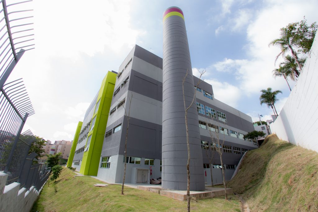 Com estrutura impecável, escola Adherbal Farbo é reinaugurada no Vale ...