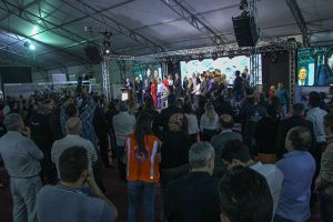 participantes reunidos na Feira de Negócios e Emprego de Santana de Parnaíba