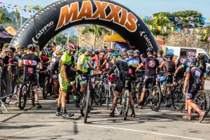 Atletas se posicionam para a largada do Desafio da Pedreira, realizado em Santana de Parnaíba