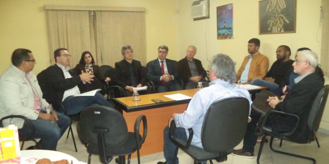 Bruxão Cavanha (Câmara), Cristiane Furlani (OAB), Marco Moreno (Rotary), Jefferson Cavalcante (Acita), Marcelo Patiri (Lions), Walter Tanoue Hasegawa (SDUMA), Narsival Cerqueira Souza (Acita), Henrique Ferraz (Cartório), Silvio Dutra (Acita), Patricia Mendizabal (Acita) e Carlos Eduardo de Souza (AEAT) reunidos no terceiro Encontro de Líderes de Itpevi