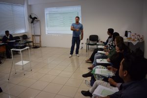 entrevistadores reunidos para capacitação na SADS