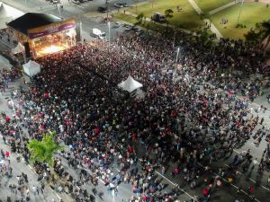 milhares de pessoas assistem ao Arraiá de Barueri