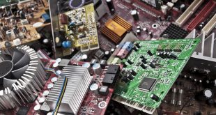 um amontoado de circuitos de computador descartados