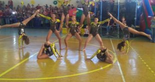 equipe de ginástica artística de Barueri se apresentando na cidade de Salto