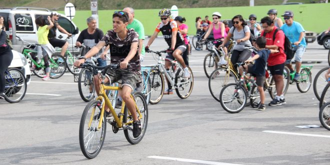 ciclistas participam da pedalada verde em comemoração ao Dia Mundial do Meio Ambiente em Barueri