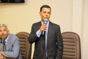 vereador Renatinho discursa durante sessão da câmara de Itapevi
