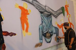 artista grafita imagens de breaking durante 1º Festival de Dança Breaking em Barueri (Boom Breaking)