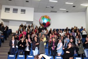 1.800 assistentes de desenvolvimento infantil recebem formação continuada da Coordenadoria de Educação Infantil, em parceria com o Departamento de Apoio Pedagógico da Secretaria de Educação