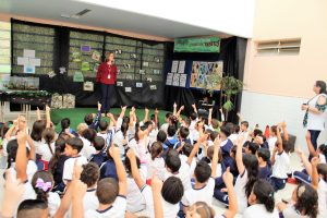 Alunos da Bruno Tolaini participam de projeto de pesquisa com insetos