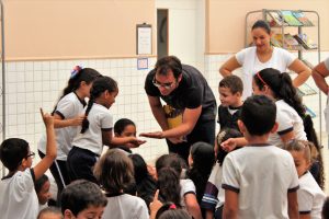 Alunos da Bruno Tolaini participam de projeto de pesquisa com insetos