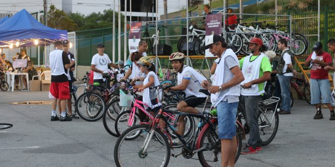 ciclistas prestes a darem início a um passeio
