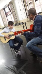 aluno e professor das oficinas de artes