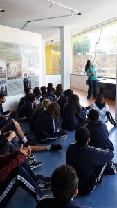alunos da Emef Alexandrino da Silveira Bueno acompanham palestra no Memorial do Rio Tietê em Salto