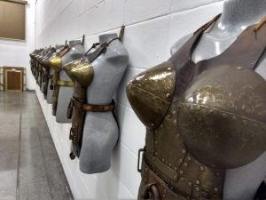 esculturas expostas na Galeria de Artes de Barueri para celebrar os 110 anos da imigração japonesa no Brasil