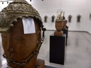 esculturas expostas na Galeria de Artes de Barueri para celebrar os 110 anos da imigração japonesa no Brasil