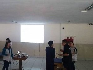 crianças praticam matemática no Complexo Osmarinho