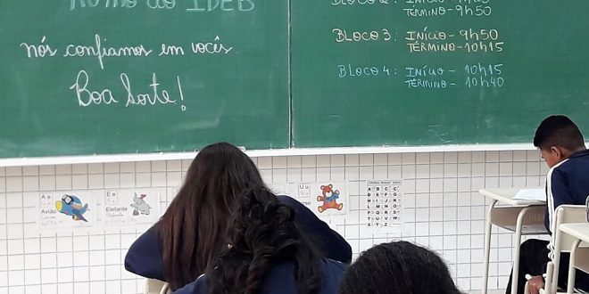 alunos de Barueri realizam simulado para a prova do Ideb