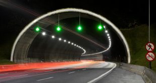 entrada de um túnel do trecho oeste do Rodoanel com a nova iluminação em LED