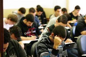candidatos prestam vestibular para Fatecs