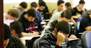 candidatos prestam vestibular para Fatecs