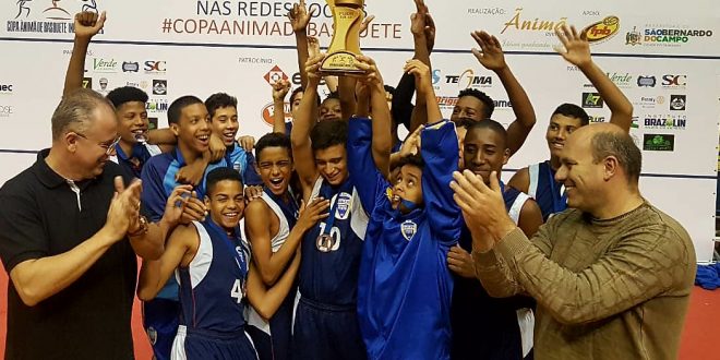 equipe sub-13 do Barueri Esporte Forte celebra terceiro lugar no Campeonato Ânima