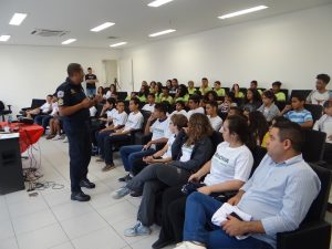 guarda civil dá palestra do Programa de Ações Preventivas da Guarda Civil de Barueri