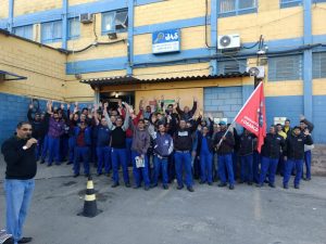 metalurgicos de Osasco e região se mobilizam no pátio da Jas