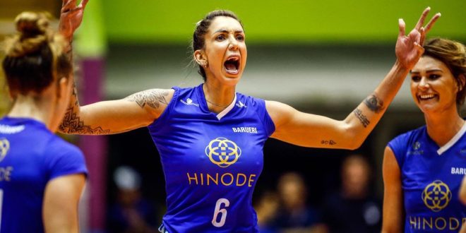 Thaisa Daher celebra ponto conquistado em partida pelo Hinode Barueri