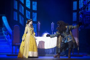 cena do musical 'A Bela e a Fera'