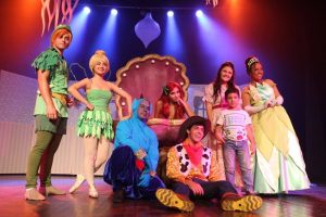 cena do espetáculo em busca do tesouro perdido