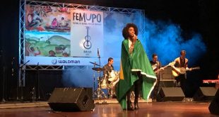 músicos se apresentando no palco do Femupo 2017