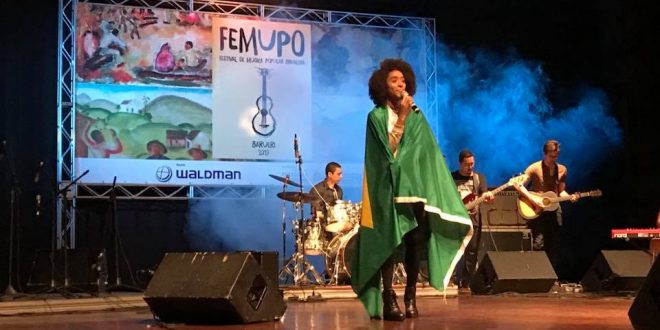 músicos se apresentando no palco do Femupo 2017