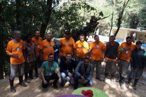 participantes do projeto renascer posam para foto