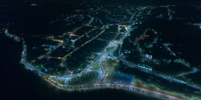 vista aérea noturna de Santana de Parnaíba com a iluminação pública de LED bem visível nas ruas