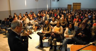 servidores lotam auditório para assistir a aula da UNIBB
