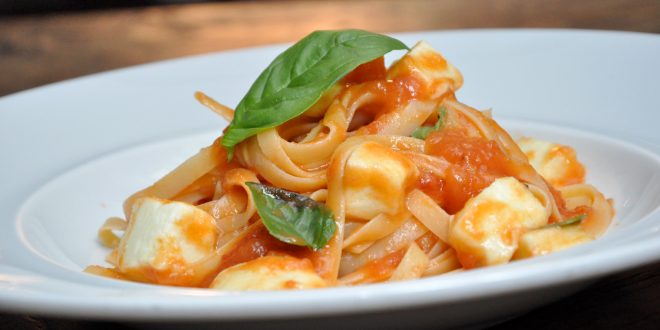 foto de um Fettuccine Caprese da Maremonti