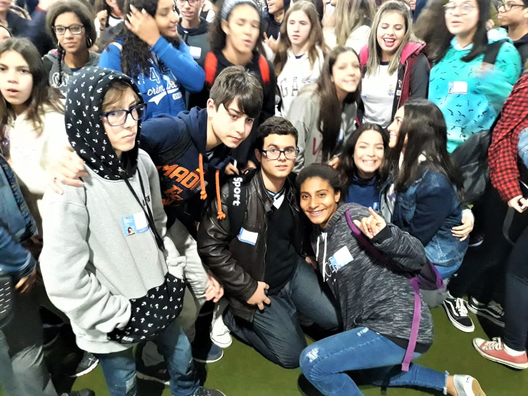 Jovens escritores da Emeief Takaoka se empolgam em visita à Bienal do ...