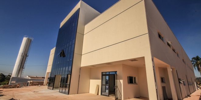 fachada do complexo hospitalar santana de parnaíba com as obras quase concluídas