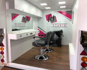 interior do FD Studio, salão de beleza móvel para as mulheres da FD Team