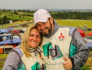 Fontoura e Sandra sorriem lado a lado