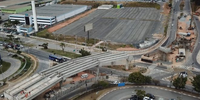 vista aérea das obras do viaduto do Araguaia