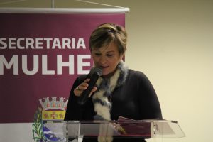 palestrante durante evento de 12 anos da lei maria da penha