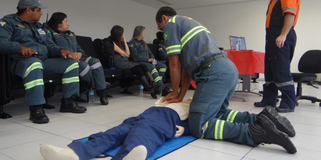 agentes do demutran de barueri treinam primeiros socorros