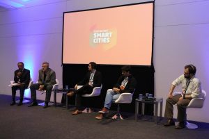 autoridads no palco no Smart Cities