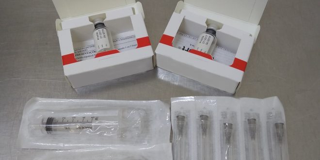toxinas botulínicas dispostas sobre uma mesa do hospital municipal de barueri
