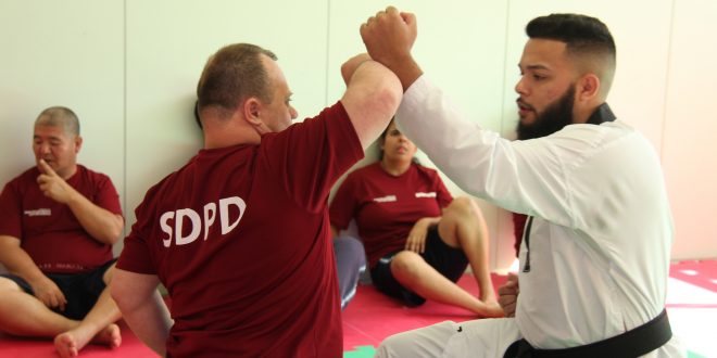 instrutor Kayque Pereira Ramos, treinando um aluno da SDPD