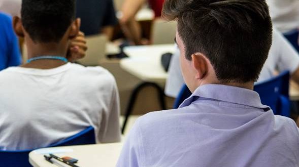 alunos prestes a prestar vestibulinho da etec