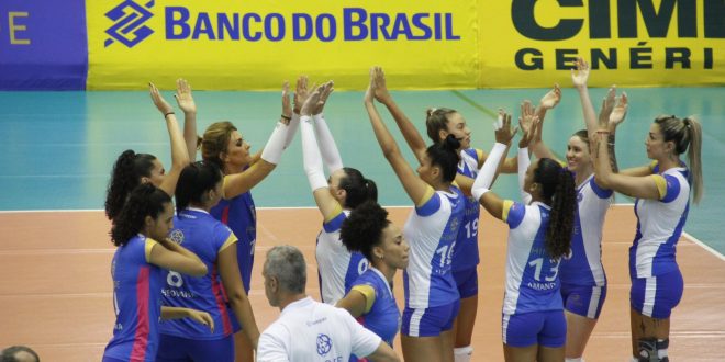 jogadoras do hinode barueri celebram ponto conquistado