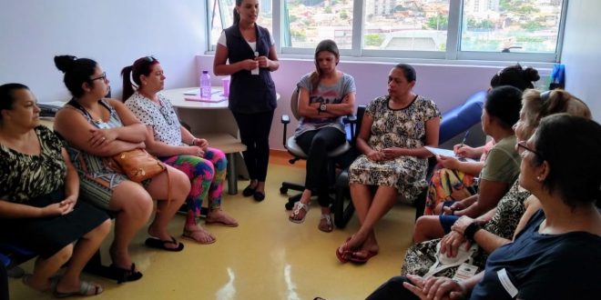participantes do grupo de apoio reunidos em encontro