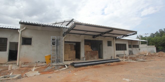 fachada da futura casa de passagem da aldeia de barueri em obras